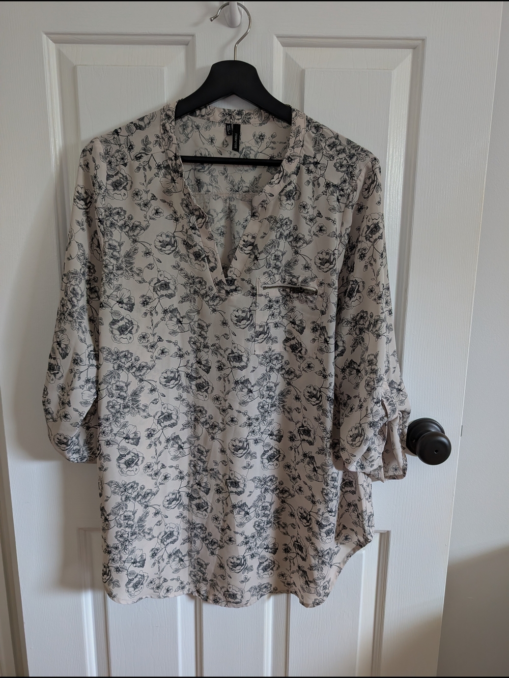 Maurice's Women's Cream And Black Floral Tunic Size Large